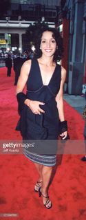 Jennifer Beals feet photo thumbnail