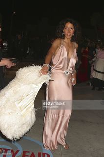 Jennifer Beals feet photo thumbnail