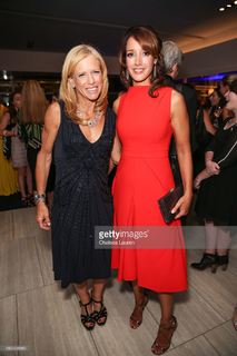 Jennifer Beals feet photo thumbnail
