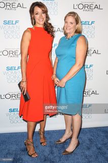 Jennifer Beals feet photo thumbnail