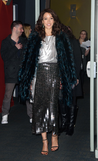 Jennifer Beals feet photo thumbnail