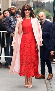 Jennifer Beals feet photo thumbnail