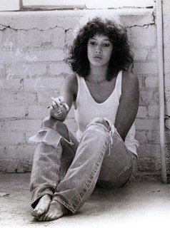 Jennifer Beals feet photo thumbnail
