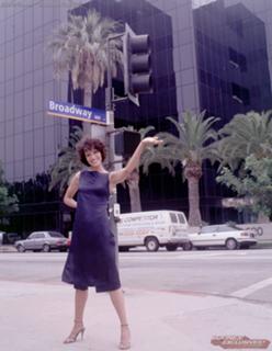 Jennifer Beals feet photo thumbnail