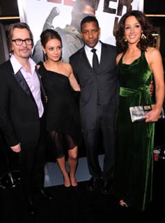 Jennifer Beals feet photo thumbnail