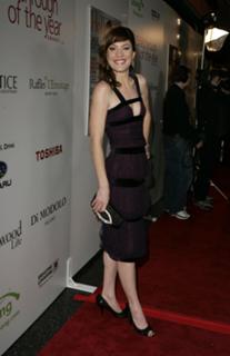 Jennifer Carpenter feet photo thumbnail