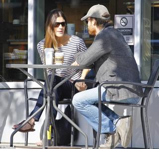Jennifer Carpenter feet photo thumbnail
