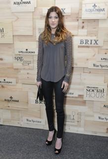 Jennifer Carpenter feet photo thumbnail
