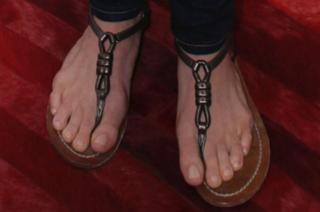 Jennifer Carpenter feet photo thumbnail