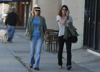 Jennifer Carpenter feet photo thumbnail
