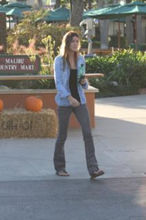 Jennifer Carpenter feet photo thumbnail