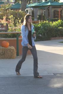 Jennifer Carpenter feet photo thumbnail