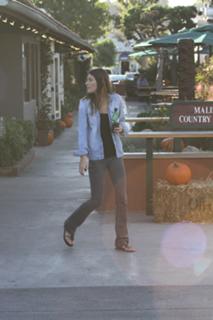 Jennifer Carpenter feet photo thumbnail