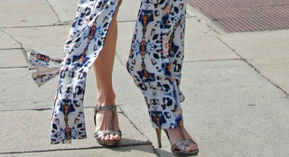 Jennifer Carpenter feet photo thumbnail