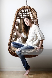 Jennifer Carpenter feet photo thumbnail
