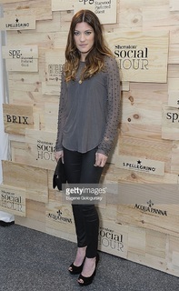 Jennifer Carpenter feet photo thumbnail