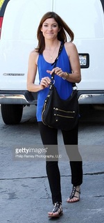 Jennifer Carpenter feet photo thumbnail