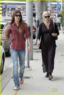 Jennifer Carpenter feet photo thumbnail
