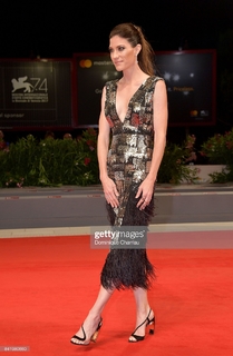 Jennifer Carpenter feet photo thumbnail