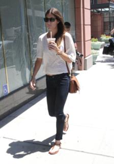 Jennifer Carpenter feet photo thumbnail