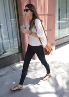 Jennifer Carpenter feet photo thumbnail