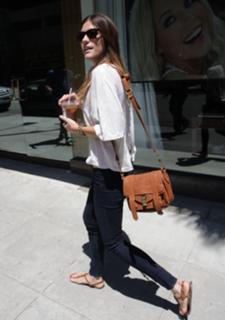Jennifer Carpenter feet photo thumbnail