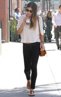 Jennifer Carpenter feet photo thumbnail