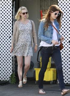 Jennifer Carpenter feet photo thumbnail