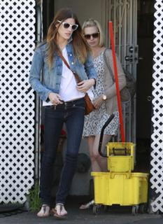 Jennifer Carpenter feet photo thumbnail