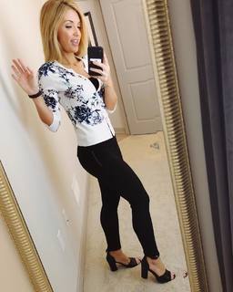 Jennifer Coffey feet photo thumbnail