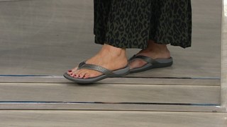Jennifer Coffey feet photo thumbnail