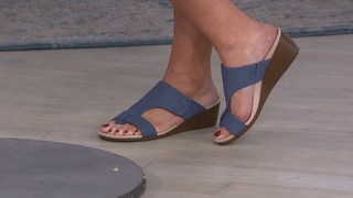 Jennifer Coffey feet photo thumbnail
