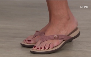 Jennifer Coffey feet photo thumbnail