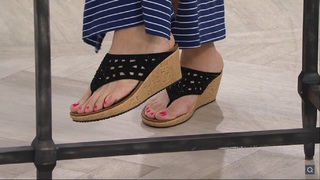 Jennifer Coffey feet photo thumbnail