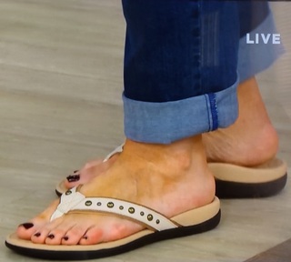 Jennifer Coffey feet photo thumbnail