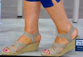 Jennifer Coffey feet photo thumbnail