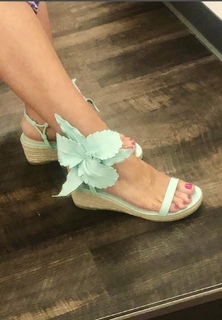 Jennifer Coffey feet photo thumbnail