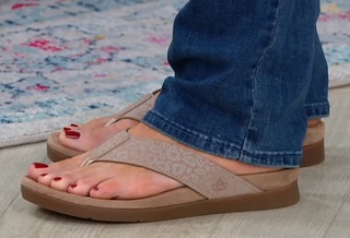 Jennifer Coffey feet photo thumbnail