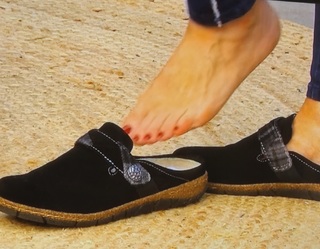 Jennifer Coffey feet photo thumbnail