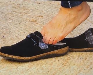 Jennifer Coffey feet photo thumbnail