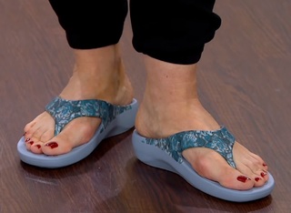 Jennifer Coffey feet photo thumbnail