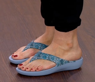 Jennifer Coffey feet photo thumbnail