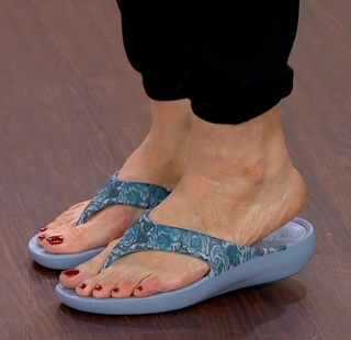 Jennifer Coffey feet photo thumbnail