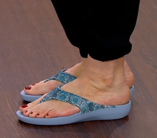 Jennifer Coffey feet photo thumbnail