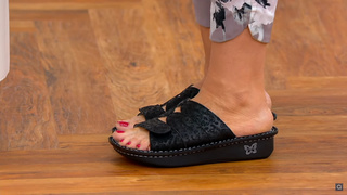 Jennifer Coffey feet photo thumbnail