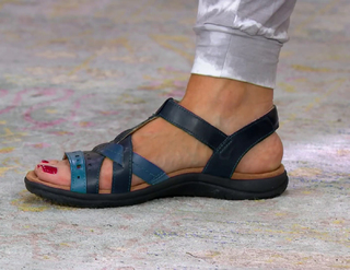 Jennifer Coffey feet photo thumbnail