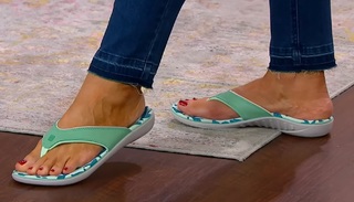 Jennifer Coffey feet photo thumbnail