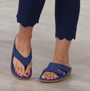 Jennifer Coffey feet photo thumbnail