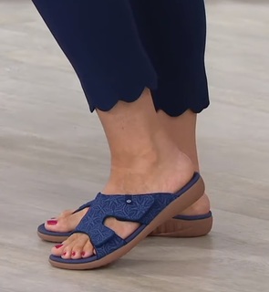 Jennifer Coffey feet photo thumbnail