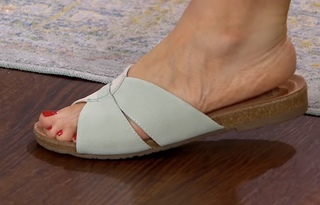 Jennifer Coffey feet photo thumbnail